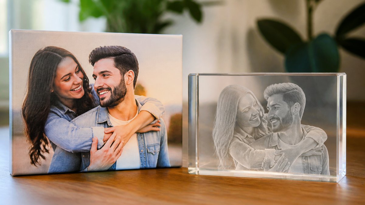 CanvasChamp vs uCrystal: Which Fits Your Gift?